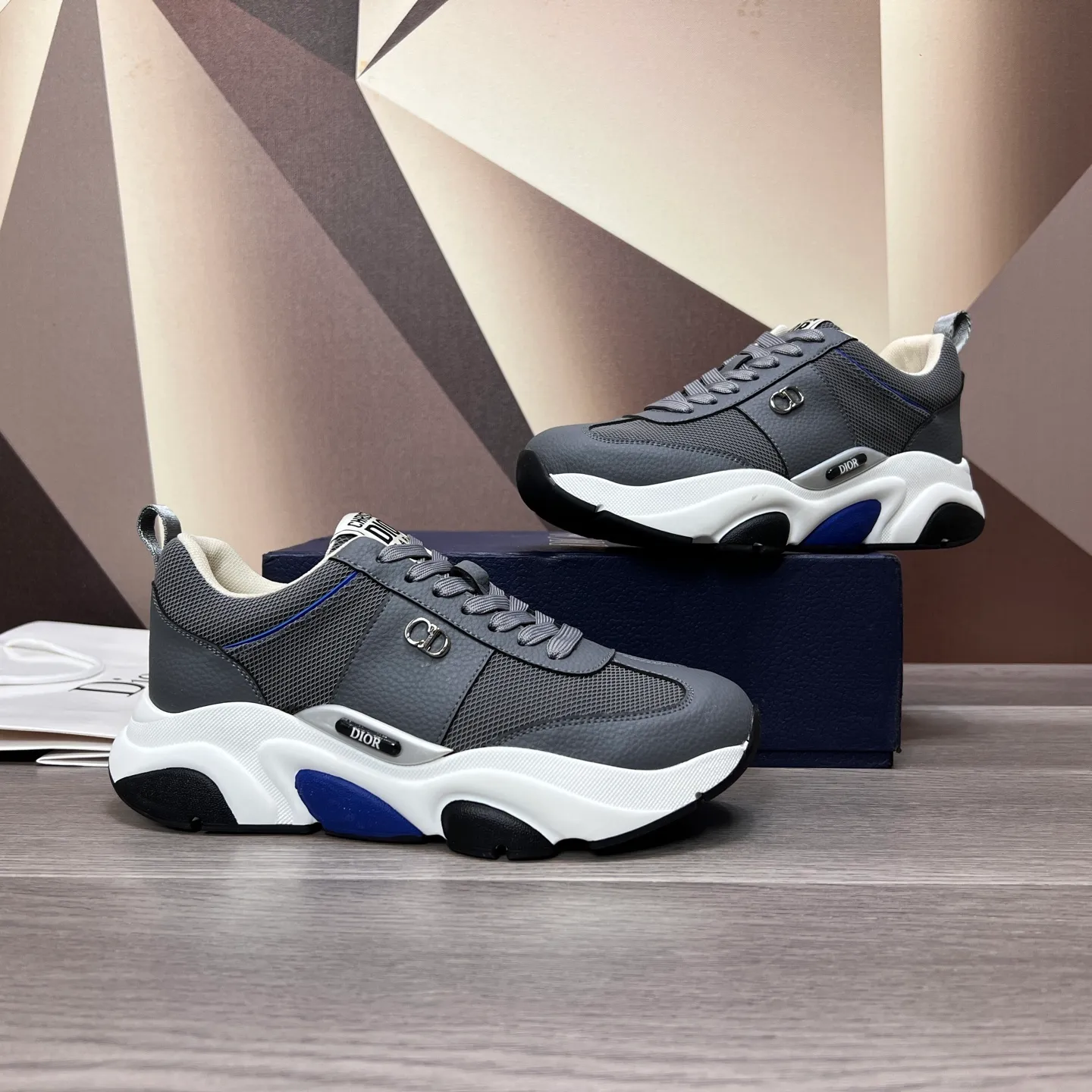 Factory price: 438💰Original Dior quality.~ Unique modern style sneakers. 🏃A must-have casual shoe for trendy men😍😍 Imported cowhide fabric, sheepskin foot pads (refuse to discolor and grind feet) soles: Original soles specially provided by the original factory, French lazy style design ⚠️Fit to the feet, original quality, super comfortable original soles. It’s like shooting the real thing🎬The real thing is better, high-quality sneakers, men’s shoe size: 38-44, (45 can be customized)